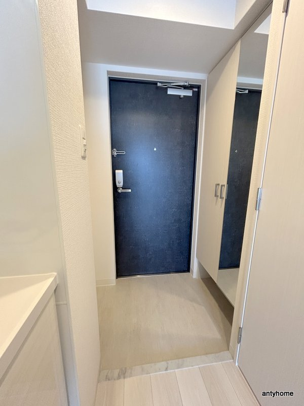 エスリードザグラン大阪ノース　仲介手数料無料の玄関