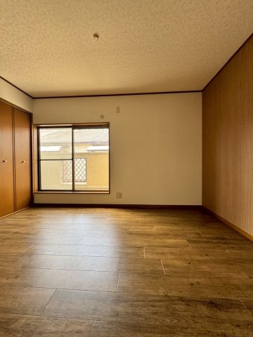 寝屋川市点野5丁目の洋室