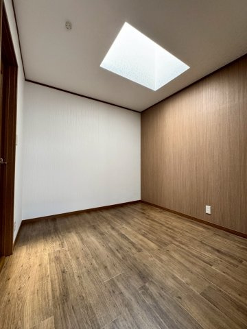 寝屋川市点野5丁目の洋室