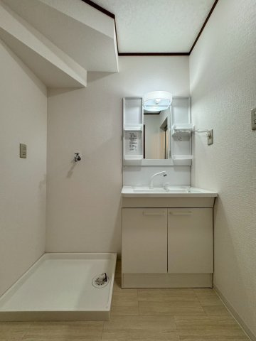 寝屋川市点野5丁目の独立洗面台