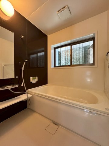寝屋川市点野5丁目の浴室|リフォーム済みの浴室。
ゆったり足を延ばせる広さがあります。
