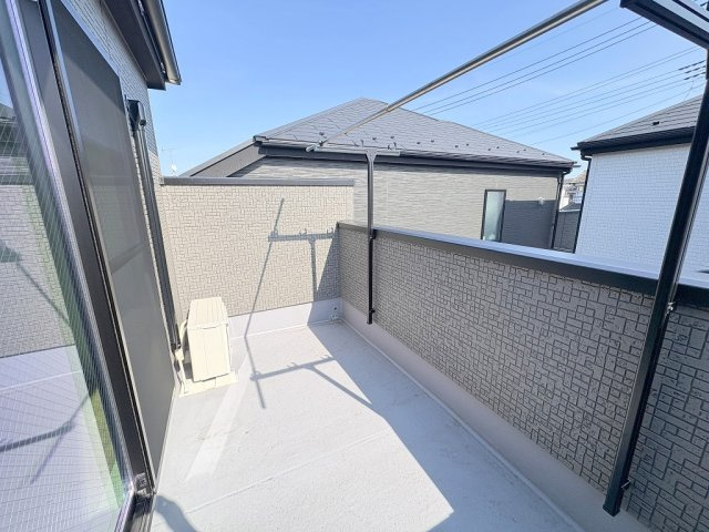 三郷市彦野1丁目　中古戸建のバルコニー|南向きバルコニーにて日当たり良好