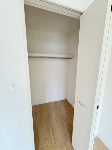 三郷市彦野1丁目　中古戸建の収納|季節物の大物家電の収納にも便利なウォークインクローゼット付