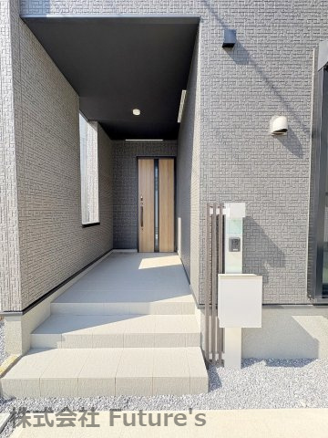 三郷市彦野1丁目　中古戸建のエントランス|玄関アプローチ