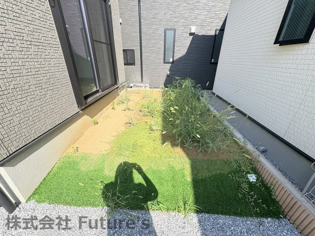 三郷市彦野1丁目　中古戸建の庭|お子様のプールやガーデニングも楽しめる庭付きです