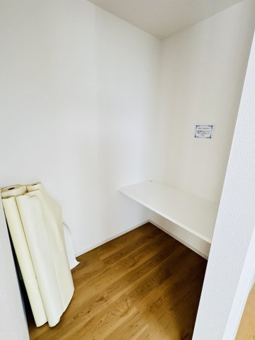 【居間・リビング】 | 流山市長崎１丁目新築戸建【長崎小学校：7分】 | リビング横スタディカウンター