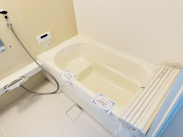 【浴室】 | 流山市長崎１丁目新築戸建【長崎小学校：7分】 | 足を伸ばせる広々浴槽で毎日リラックス♪