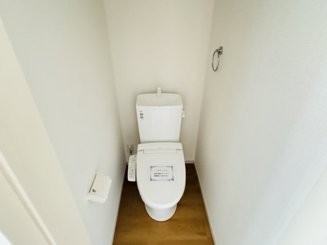 【トイレ】 | 流山市長崎１丁目新築戸建【長崎小学校：7分】 | 温水洗浄暖房便座つきトイレ