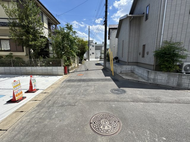 流山市長崎１丁目新築戸建【長崎小学校：7分】の前面道路含む現地写真|南西側前面道路