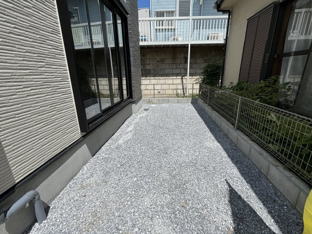 【庭】 | 流山市長崎１丁目新築戸建【長崎小学校：7分】 | リビング前庭スペース