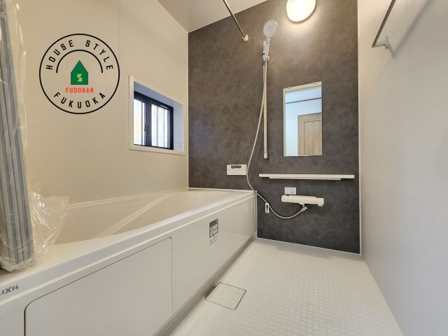 福岡市早良区飯倉6丁目第1-1棟（A号棟）の浴室|1日の疲れを癒してくれる広々バスルーム。雨の日のお洗濯にも大活躍な浴室乾燥機付です！