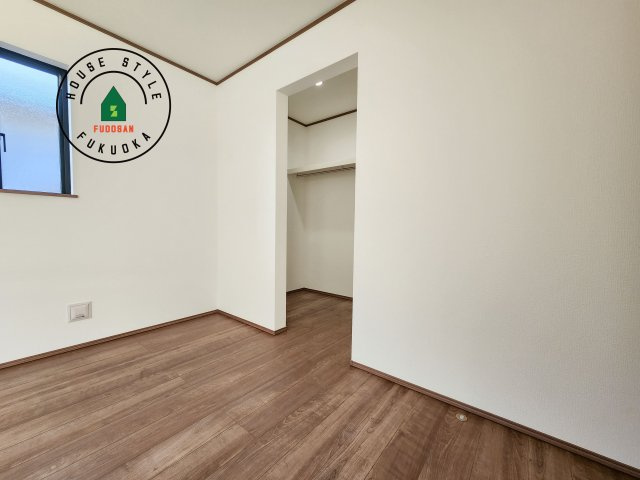 福岡市早良区飯倉6丁目第1-1棟（A号棟）の収納|洋服や大きな荷物が多い方や人数の多いご家族などは、一般的なクローゼットよりもウォークインクローゼットのほうが使い勝手が良いです。