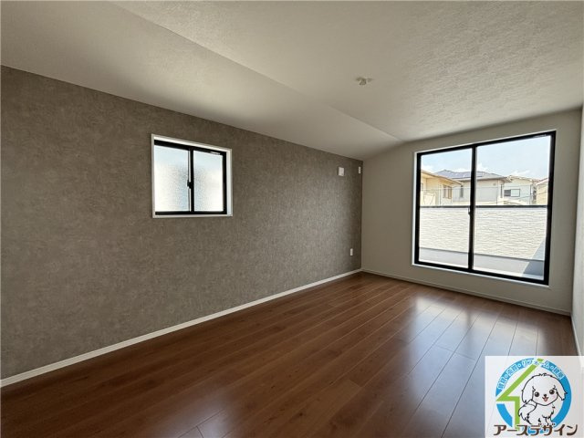 【アースデザイン】駐車場並列2台可能　明石市大久保町17期の洋室