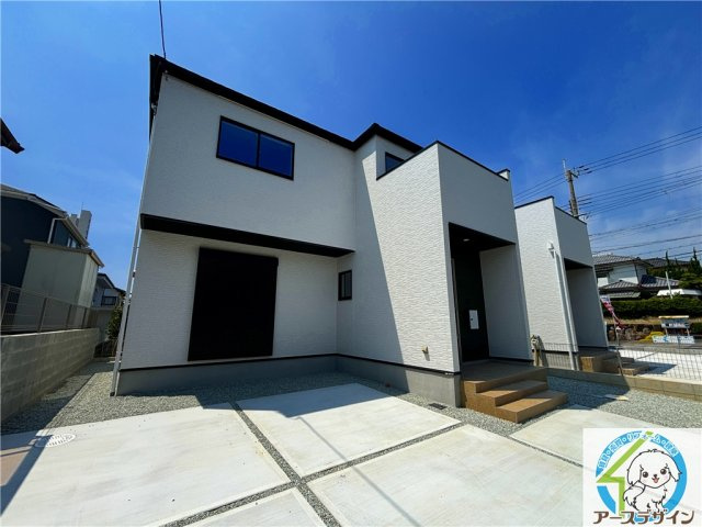 【アースデザイン】駐車場並列2台可能　明石市大久保町17期