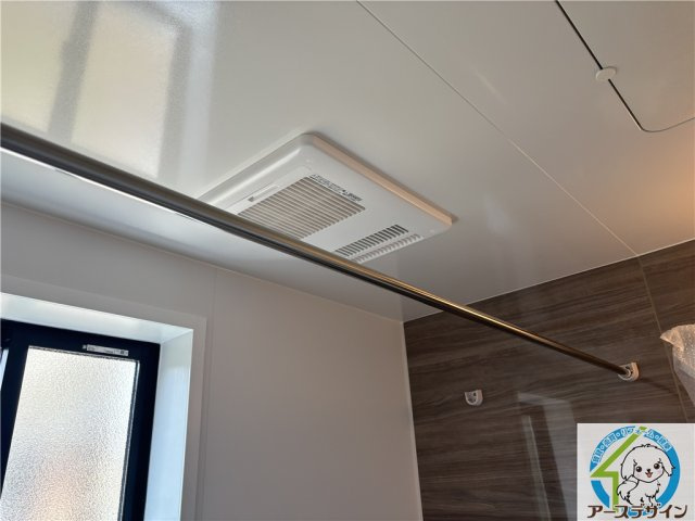 【アースデザイン】駐車場並列2台可能　明石市大久保町17期の浴室