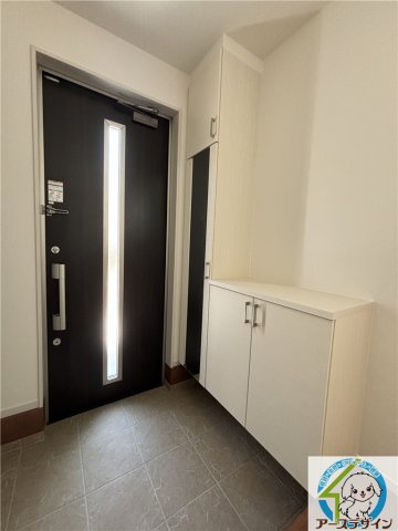 【アースデザイン】駐車場並列2台可能　明石市大久保町17期の玄関