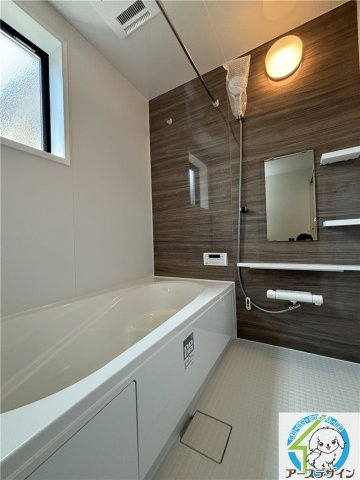 【アースデザイン】駐車場並列2台可能　明石市大久保町17期の浴室