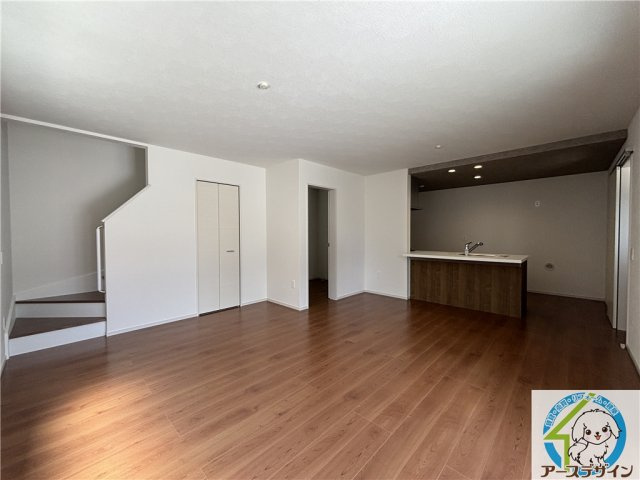 【アースデザイン】駐車場並列2台可能　明石市大久保町17期の居間・リビング