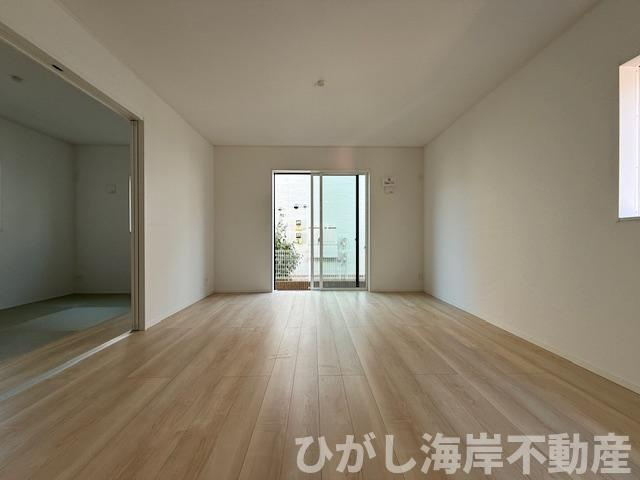 茅ヶ崎市柳島2丁目　新築戸建　全８棟の居間・リビング|16帖　LDK