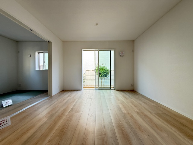 茅ヶ崎市柳島２丁目　新築戸建　全８棟の居間・リビング|15.2帖　LDK