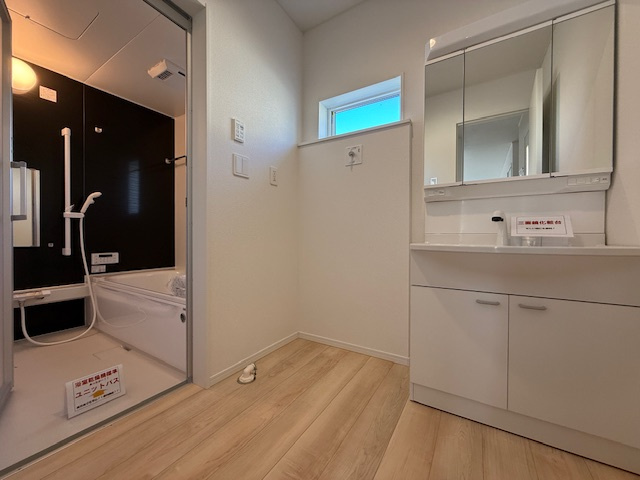 茅ヶ崎市柳島２丁目　新築戸建　全８棟の脱衣所|脱衣スペース