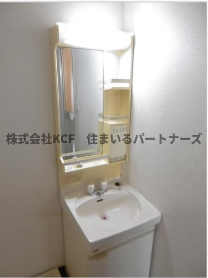 コーポラスIDの洗面所|明るい洗面所です