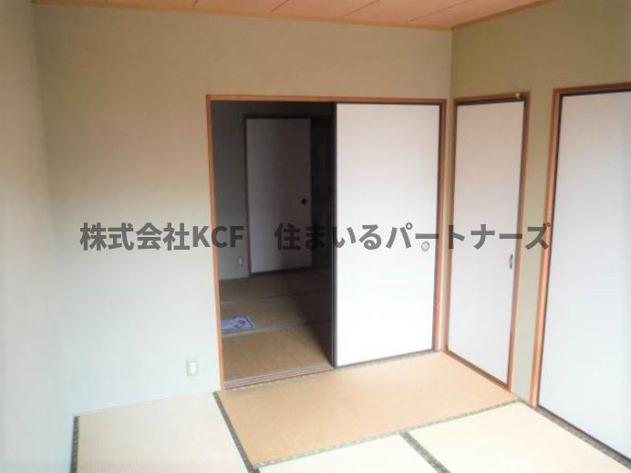 アーバンライフ津福の寝室|開放的な寝室です