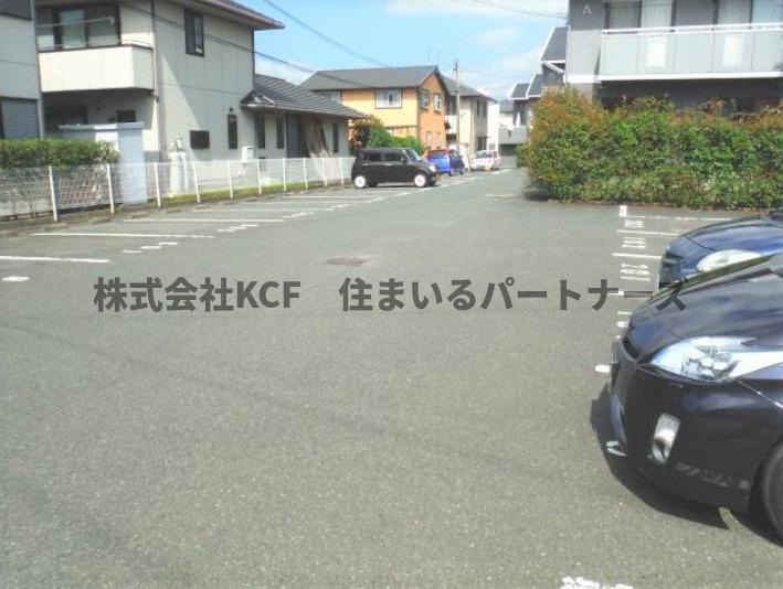 アーバンライフ津福の駐車場|駐車場に車を止められます