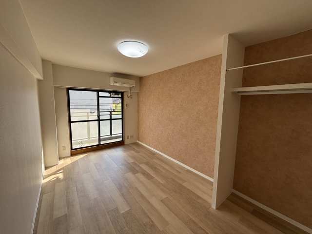 シフォン日和の洋室|居室照明は内見用です。