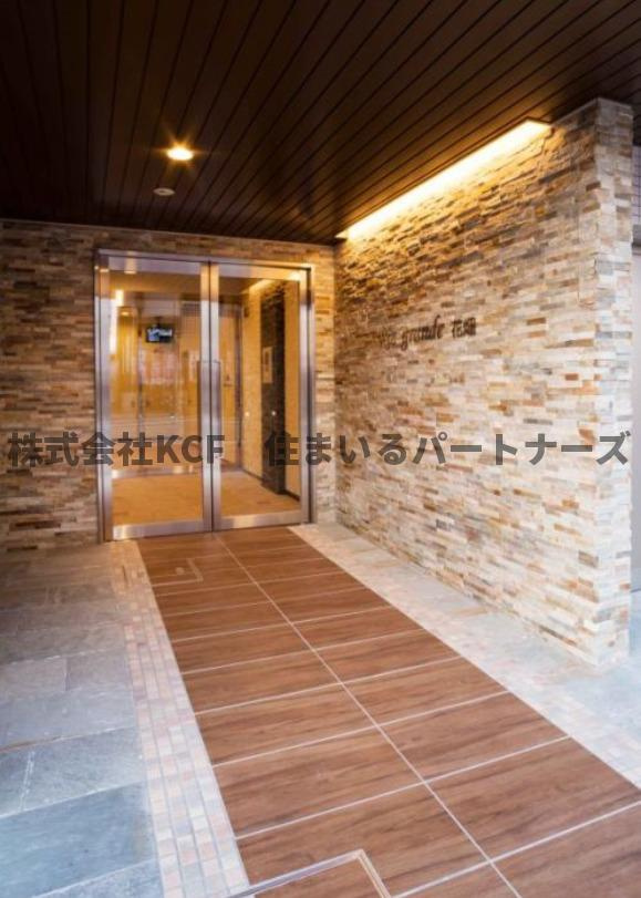 RizGrande 花畑駅前のエントランス|エントランスです