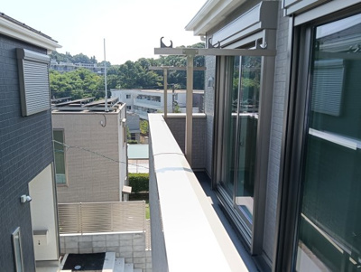 【バルコニー】 | 峰沢町第2 | 外からの目が気にならないバルコニーで洗濯物が干せます