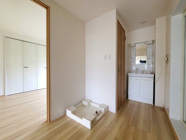 みさと団地8街区5号棟の洗面所|コンパクトで使いやすい洗面所