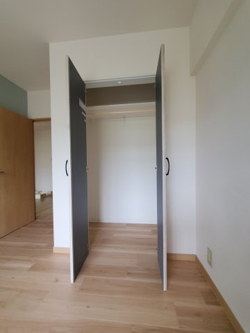 みさと団地8街区5号棟の収納|ちょっとした収納スペースも充実しています