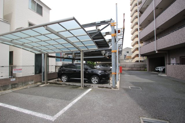 アクアメゾンの駐車場