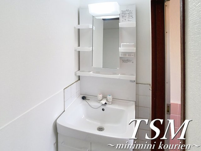 第二東和マンションの独立洗面台