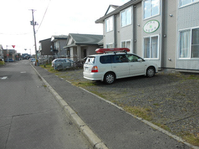 ハウスルピナスの駐車場