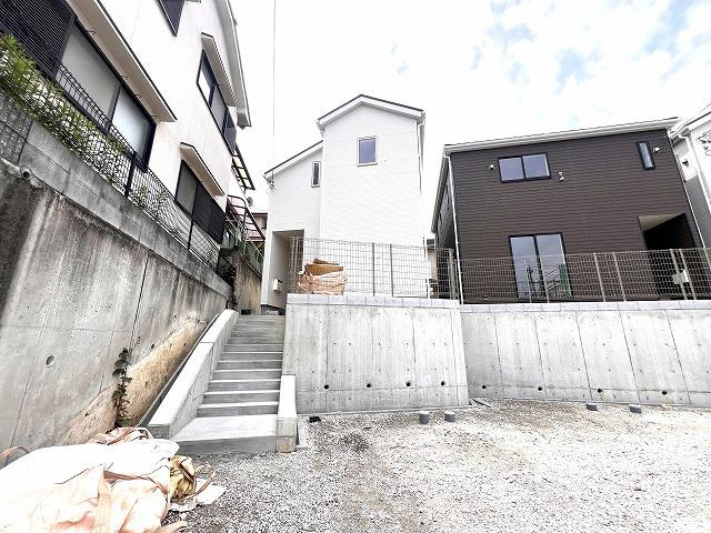 長尾西町3丁目　新築一戸建ての外観|新しい生活にいかがでしょうか？外観はお住まいの顔になります。こだわりたいポイントですね。外壁塗装や屋根塗装のご相談も承っております。
■現地内覧・資金計画相談・住宅ローン相談もお問合せ受付中■
