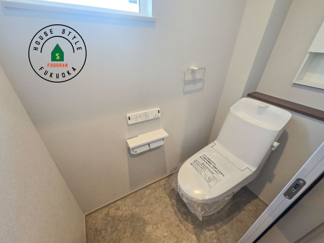 小郡市小板井第1-2棟（1号棟）のトイレ|温水洗浄便座を完備しております。2ヶ所にトイレがあるのは朝の慌ただしい時間も安心です。