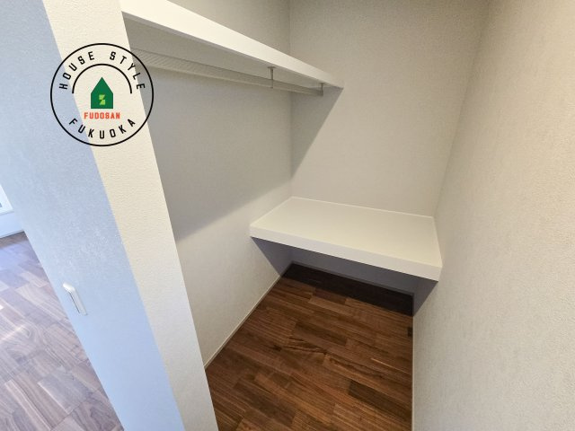 小郡市小板井第1-2棟（1号棟）の収納|洋服や大きな荷物が多い方や人数の多いご家族などは、一般的なクローゼットよりもウォークインクローゼットのほうが使い勝手が良いです。