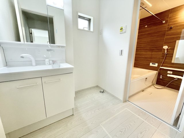 寝屋川市池田東町  新築一戸建てのランドリースペース