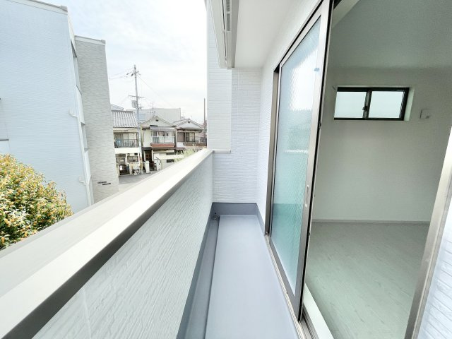 寝屋川市池田東町  新築一戸建てのバルコニー|広々としたバルコニーです