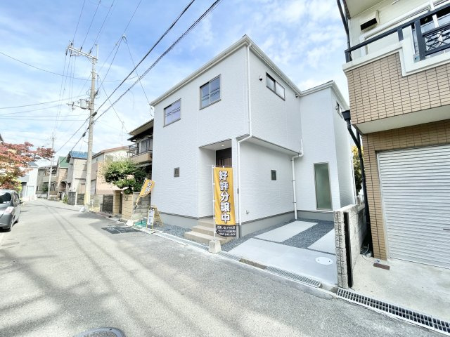 寝屋川市池田東町  新築一戸建ての前面道路含む現地写真|前面道路含む現地写真です