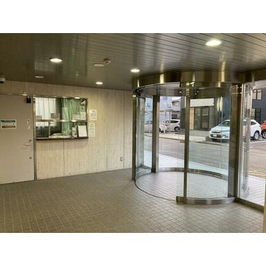 ダイアパレス西別院　リノベーション物件　のエントランス