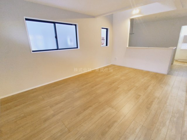 【居間・リビング】 | ふじみ野市元福岡2期　全2棟　1号棟 | 開放感があり日当たり良好です