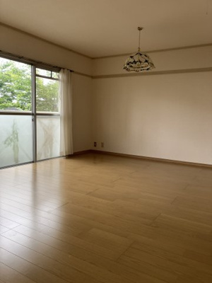 【居間・リビング】 | エステート河辺1号棟