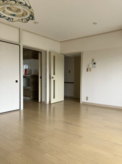 【居間・リビング】 | エステート河辺1号棟