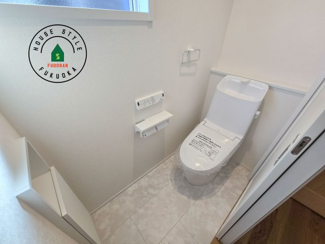 太宰府市五条6丁目第1-1棟（1号棟）のトイレ|温水洗浄便座を完備しております。2ヶ所にトイレがあるのは朝の慌ただしい時間も安心です。