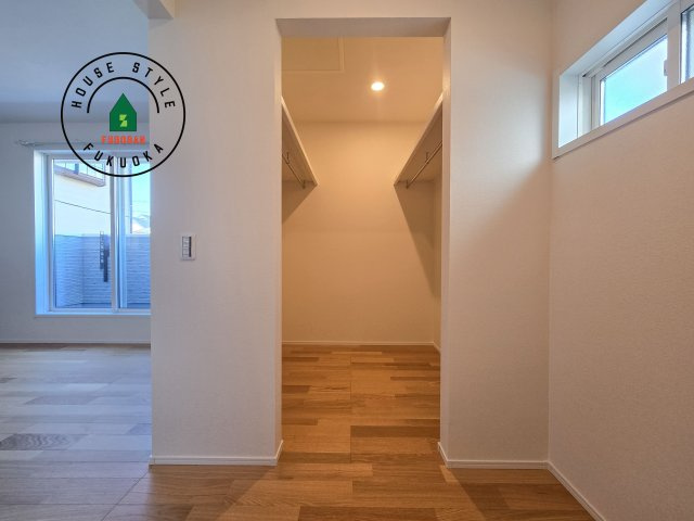 太宰府市五条6丁目第1-1棟（1号棟）の収納|洋服や大きな荷物が多い方や人数の多いご家族などは、一般的なクローゼットよりもウォークインクローゼットのほうが使い勝手が良いです。