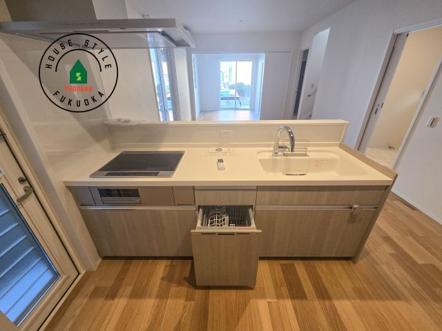 太宰府市五条6丁目第1-1棟（1号棟）のキッチン|ご家族を近くに感じられる対面キッチンのLDK。会話もはずみそうですね。