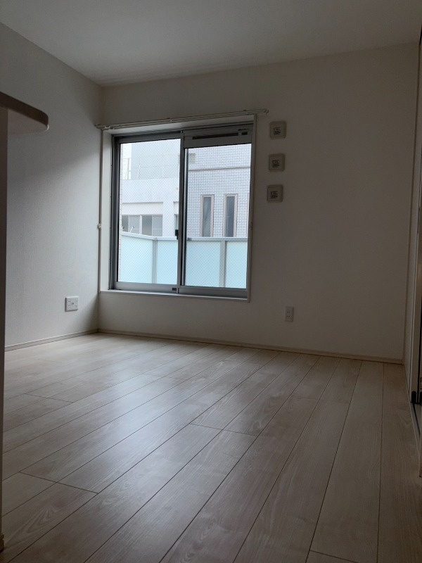 新宿区揚場町の賃貸マンションの居間・リビング